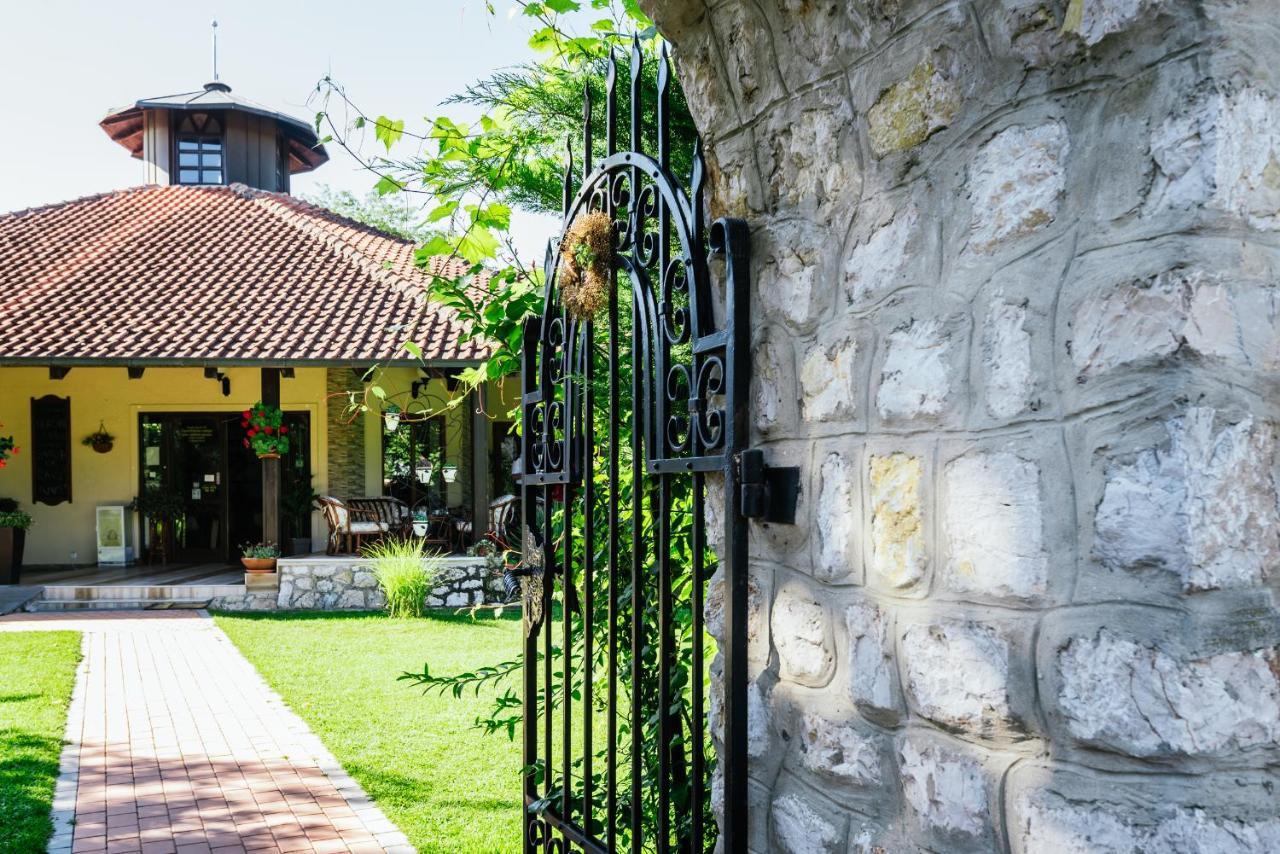 Atos Srebrno Jezero - Villa And Restaurant Veliko Gradište Exterior foto
