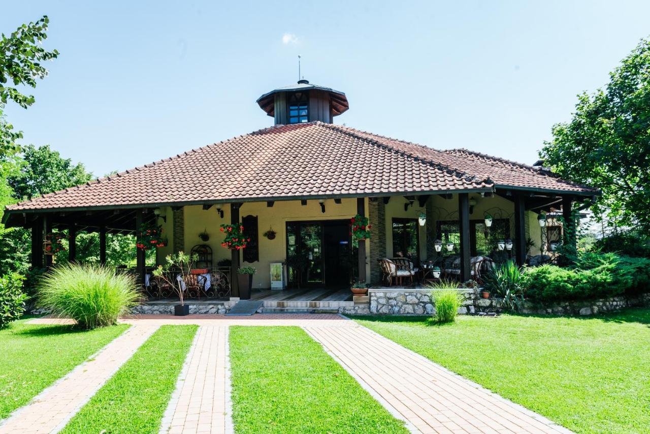 Atos Srebrno Jezero - Villa And Restaurant Veliko Gradište Exterior foto