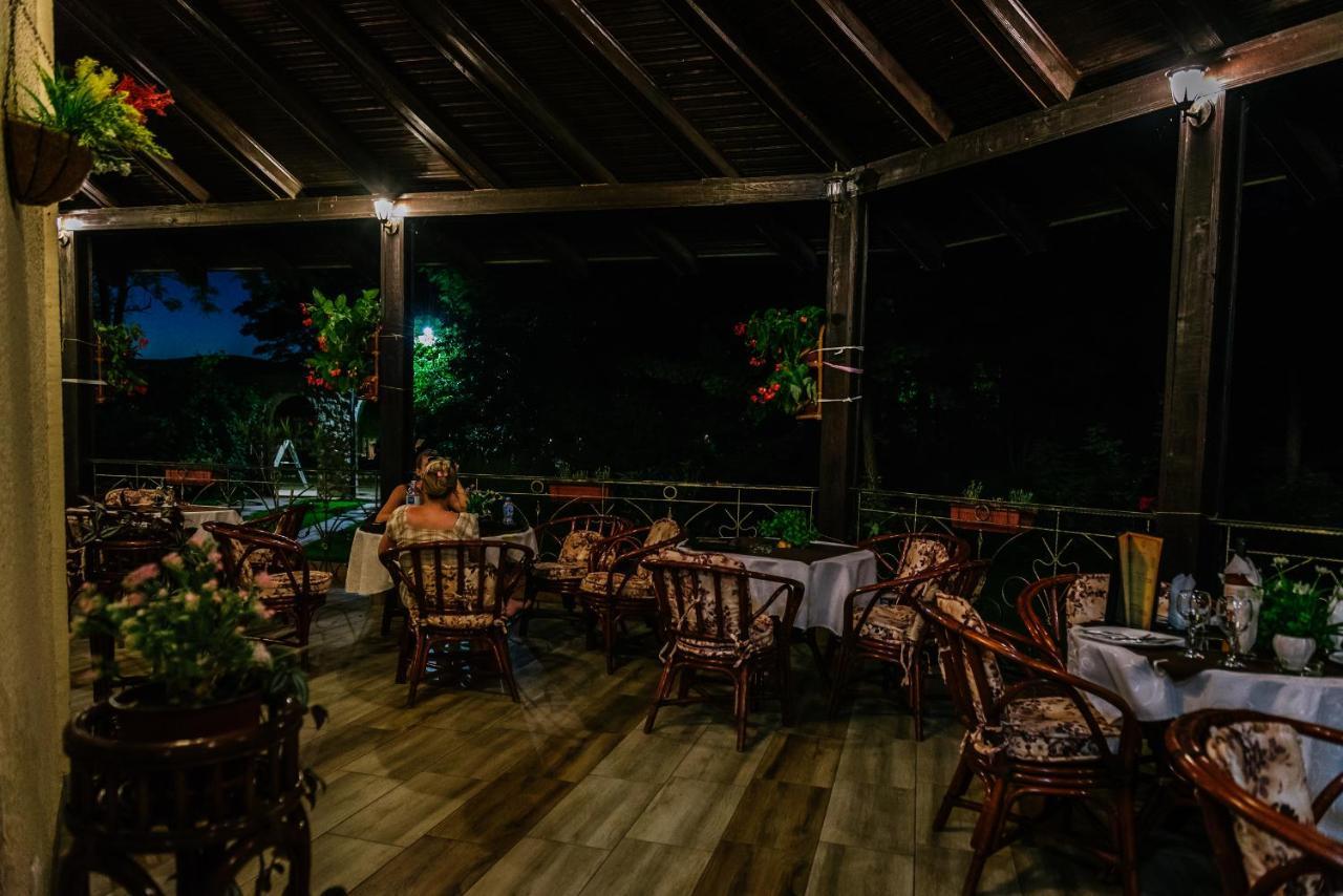 Atos Srebrno Jezero - Villa And Restaurant Veliko Gradište Exterior foto