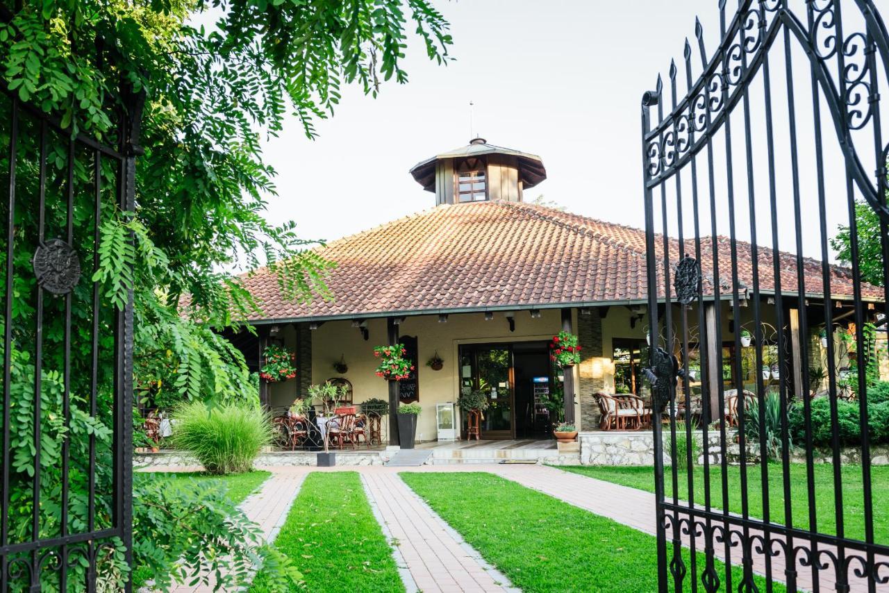 Atos Srebrno Jezero - Villa And Restaurant Veliko Gradište Exterior foto
