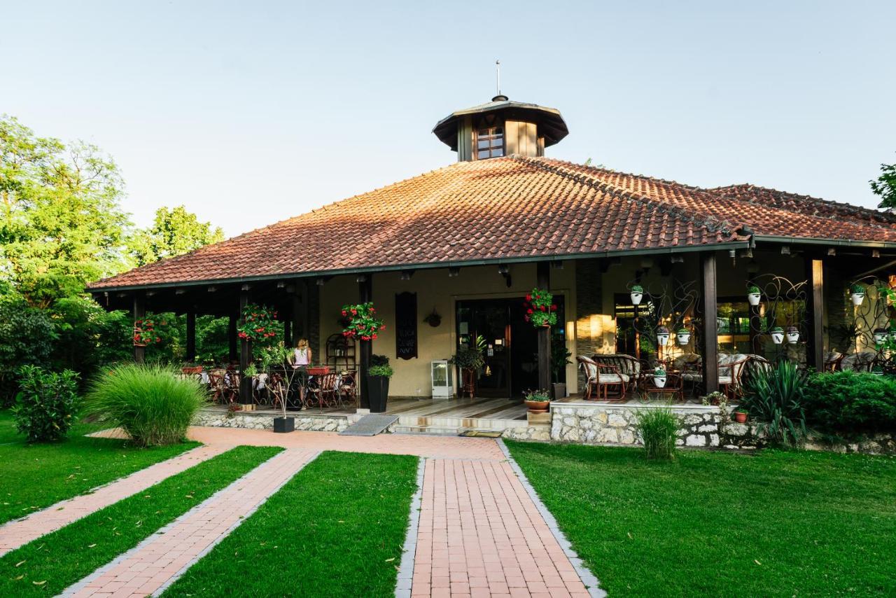 Atos Srebrno Jezero - Villa And Restaurant Veliko Gradište Exterior foto